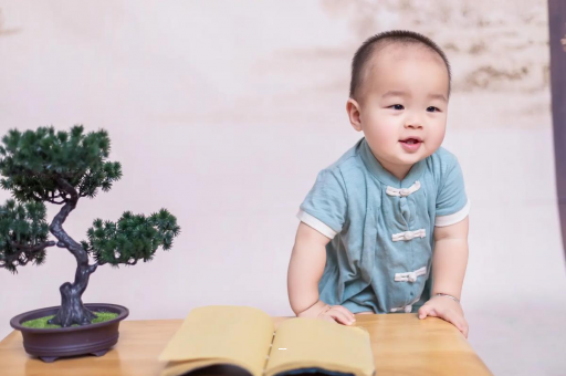琼中宝宝脸上小白点